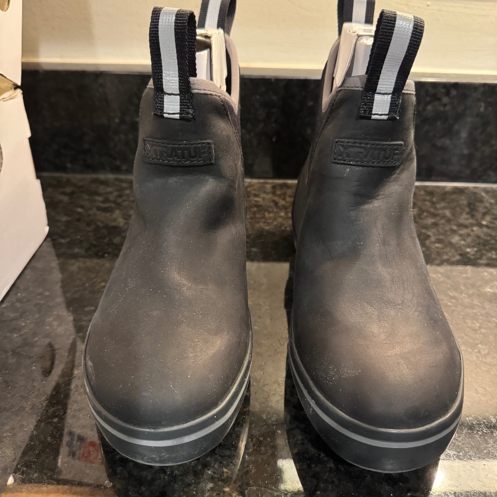 XTRATUFF Women’s leather ankle deck boot (W5.5)